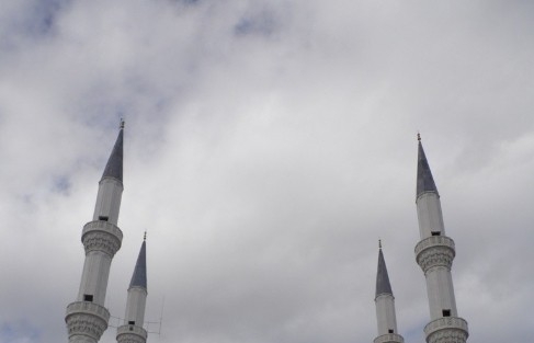 -çayırlı Camii’nin Son Minare Tamamlandı