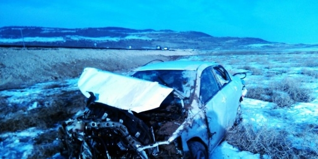 Adilcevaz’da Otomobil Takla Attı: 2 Yaralı