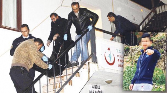 Annesinin telefonunda aşk mesajlarını görünce...