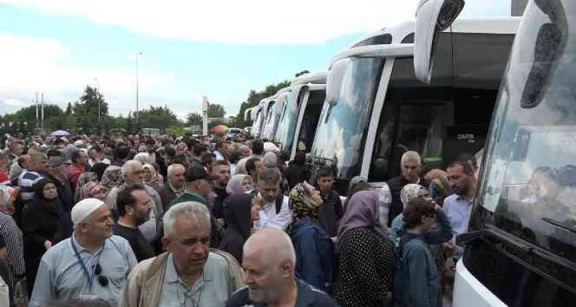 Bursa'da hacı adayları dualarla uğurlandı