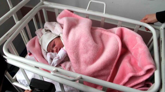 Hastanede doğurdu çıkınca bebeğini banka bıraktı!