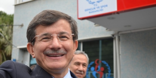 BAŞBAKAN DAVUTOĞLU: “OKULLARIMIZDA SÜT İLE BİRLİKTE KURU ÜZÜM DE DAĞITILACAK”