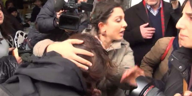 Kadın eylemciler lodos kazasına uğradı!