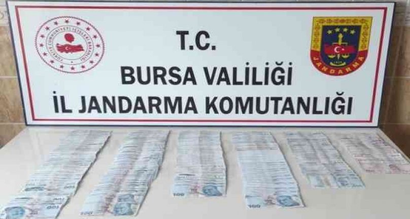 Bursa'da kendilerini polis olarak tanıtan dolandırıcılar kıskıvrak yakalandı