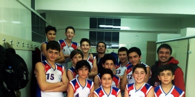 BASKETBOLCULAR ÇEYREK FİNALDE