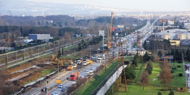 KÖPRÜLÜ KAVŞAKTA ÇALIŞMALAR SÜRÜYOR