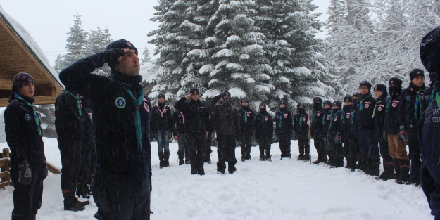 İzciler kış kampında