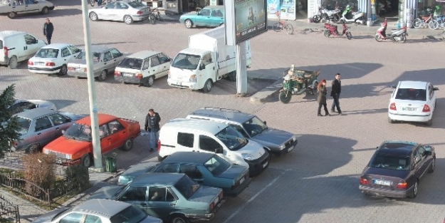 BEYŞEHİR’DEKİ OTOPARK SORUNUNA ÇÖZÜM ARANIYOR