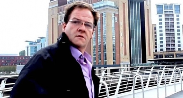 14 yaşındaki çocukla sevgili olmak için...