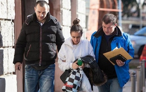 Manken, ikiz kardeşini öldürdü