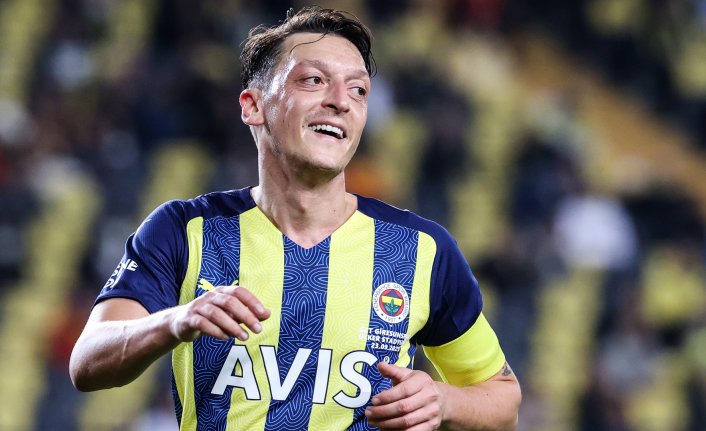 Mesut Özil'in menajerinden Fenerbahçe açıklaması