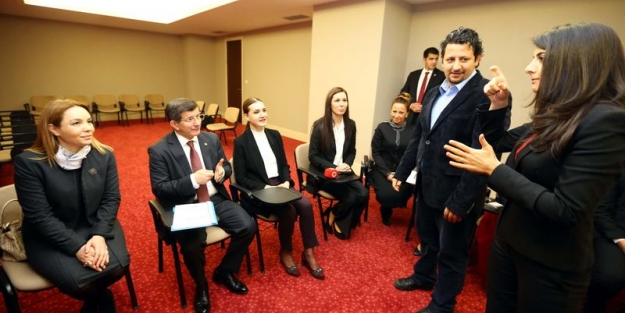 Başbakan işaret dili eğitiminde