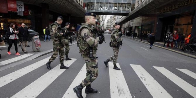 Askere bıçaklı saldırı!