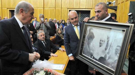 Devlet Bahçeli'nin şaşırdığı foroğraf!