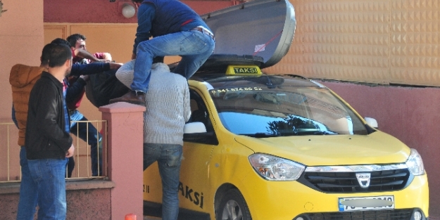 Taksi tavanında cenaze