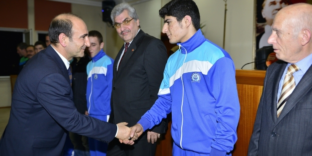 Başkan Edebali şampiyonları ağırladı