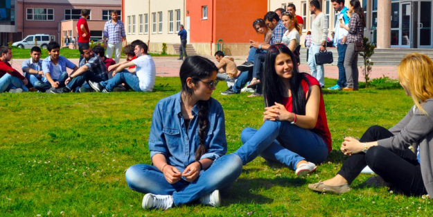 Öğrenci-öğretim üyesi ilişkisine yasak!