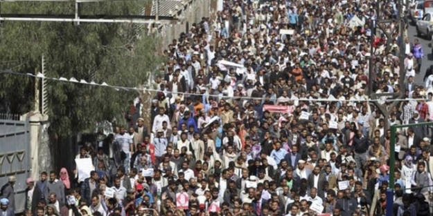 İsyancılar parlamentoyu bastı!