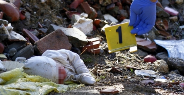 Mezarlıkta bebek cesedi bulundu