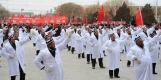 Uygur imamlara 'dans' zulmü