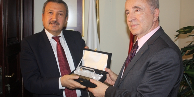 Bir istifa da Galatasaray Üniversitesi'nden