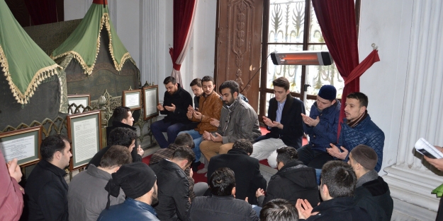 Sultan Abdülhamid'i mezarı başında andılar