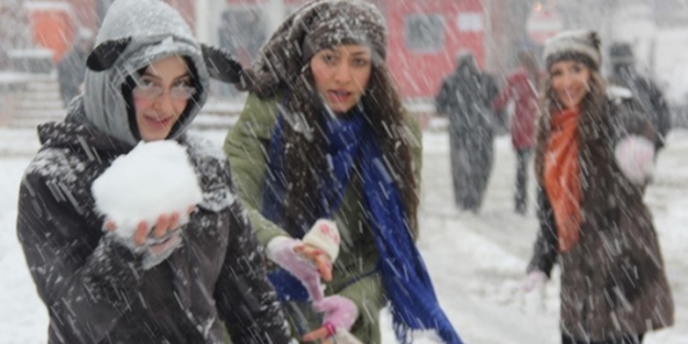 Üniversitelere kar tatili