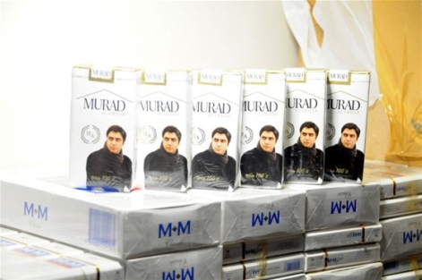 Kaçak sigaraların üstünde şok fotoğraf!