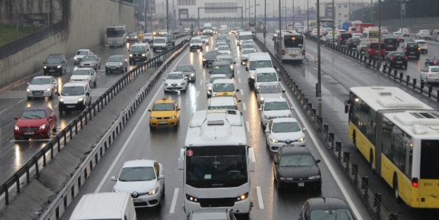 İstanbul trafiğini sis vurdu