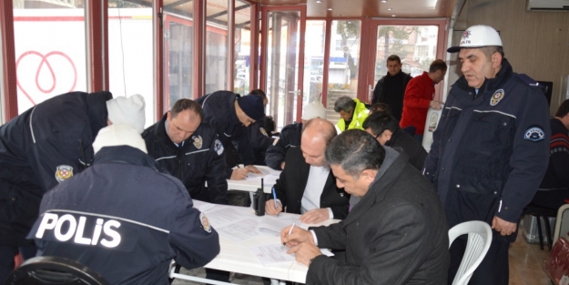 Polisler kan bağışladı