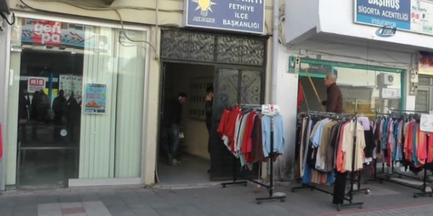 AK Parti binası önünde patlama