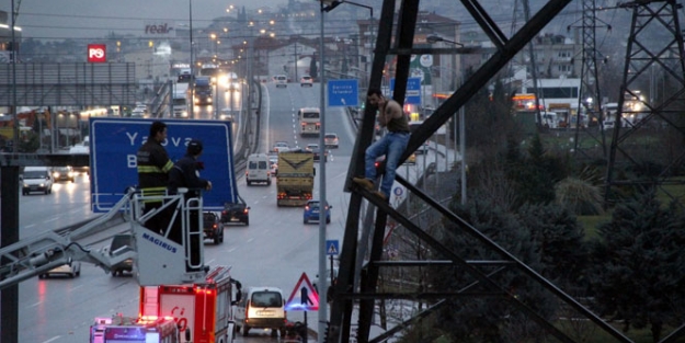 Nişanlısından ayrılan genç yüksek gerilim hattına çıktı!