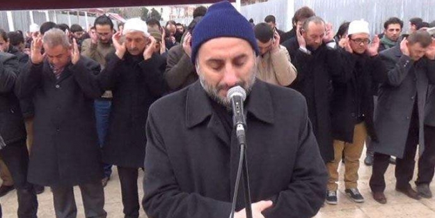 Öldürülen 3 genç için gıyabi cenaze namazı kılındı