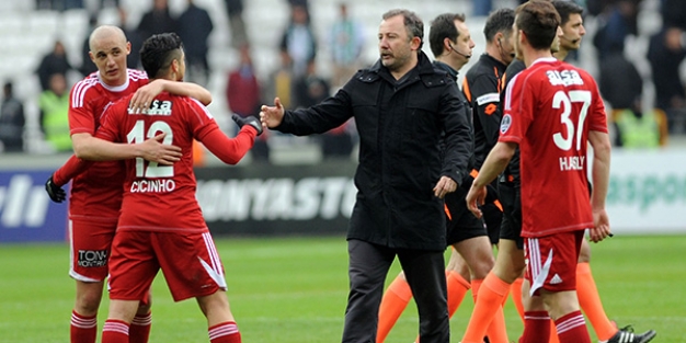 Sivasspor tek golle galibiyeti yakaladı