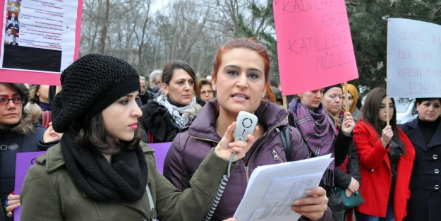 İnegöllüler Özgecan için toplandı!