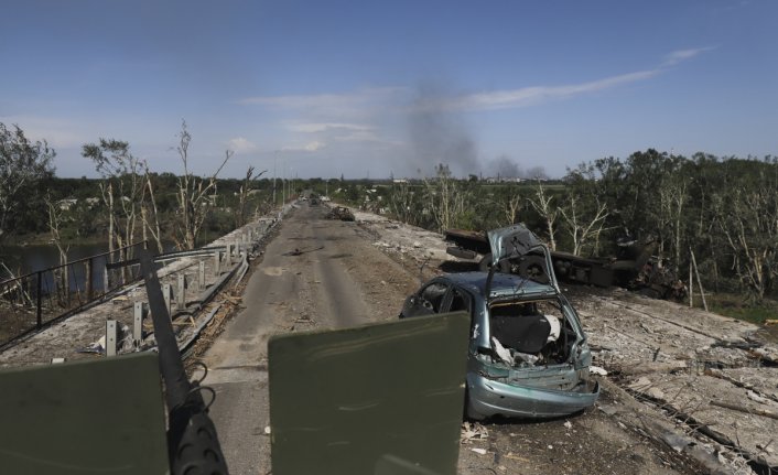 Rus ordusu Severodonetsk'e giden tüm köprüleri yıktı