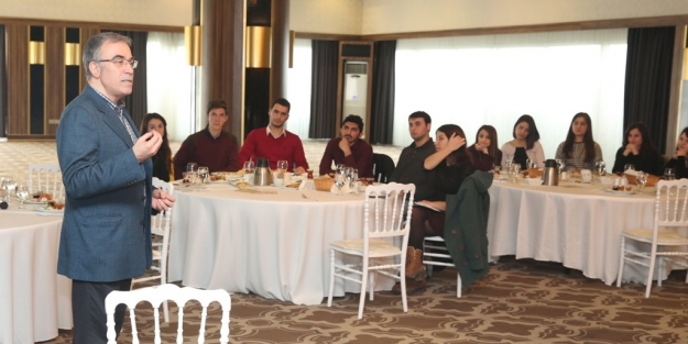 Üniversiteliler iş hayatına hazırlanıyor!