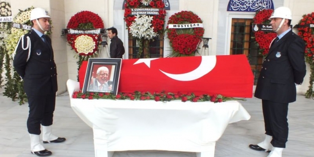 Mahir Kaynak son yolculuğuna uğurlandı