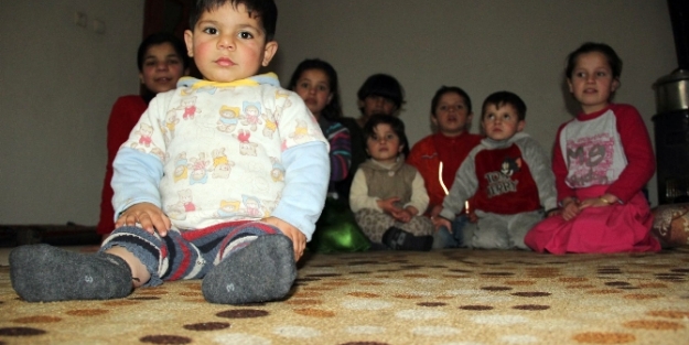Suriyeli öksüz kardeşler yardım bekliyor