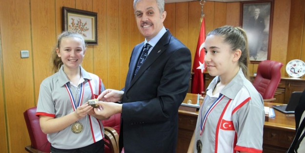 Başarılı öğrencilere altın