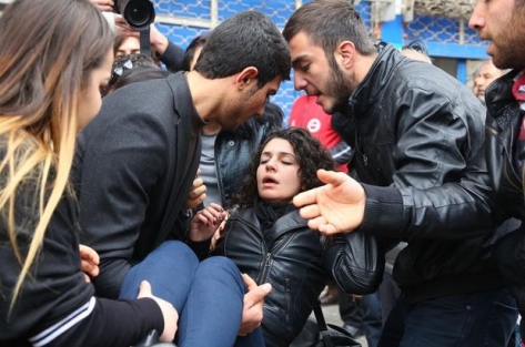 Özgecan’ın arkadaşı taziyede baygınlık geçirdi