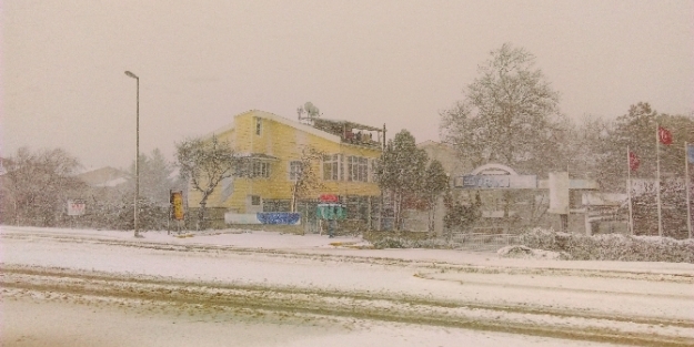 Kar kalınlığı 60 santimetreye ulaştı