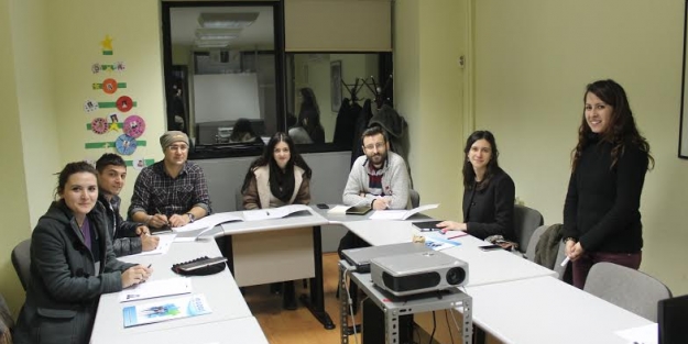 ÇGD'den gazetecilere yabancı dil kursu