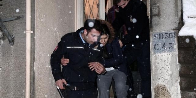 Çocuğunun gözü önünde bıçaklandı