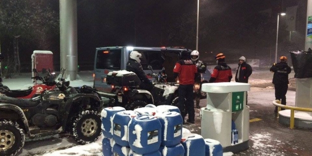 İzmir yolu trafiğe kapandı