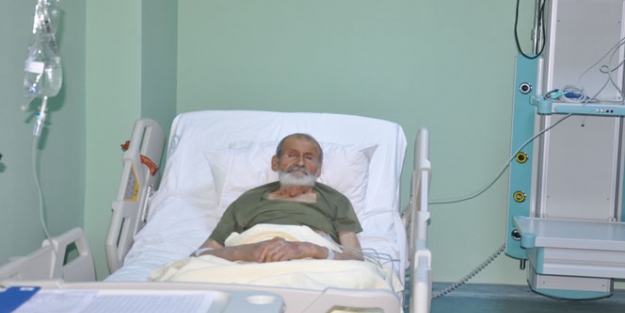 Yaşlı adam donmaktan son anda kurtuldu!