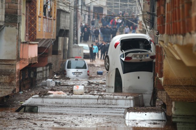 Şanlıurfa ve Adıyaman'ı sel vurdu! Meteoroloji'den 4 ilimize uyarı geldi!