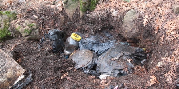 Boş arazide patlayıcı ele geçirildi