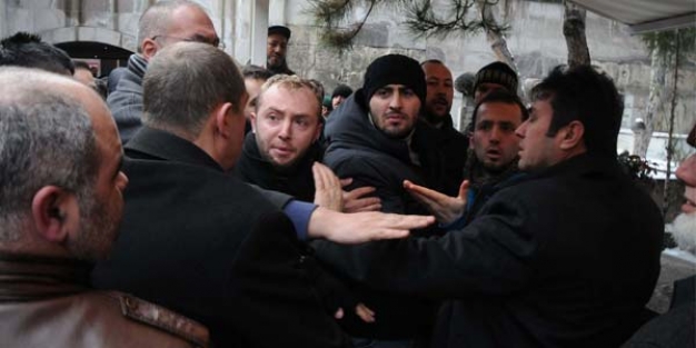 Yazıcıoğlu'nun annesinin cenaze töreninde gerginlik