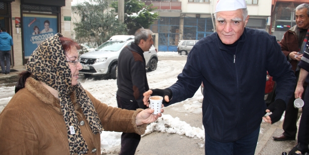 Bursalılara salep dağıttılar!